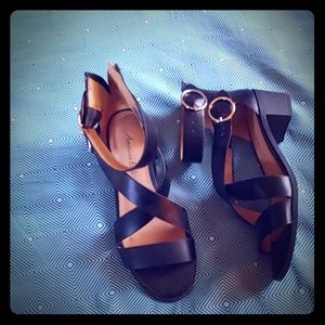 Brand new women's sandal size 7.5